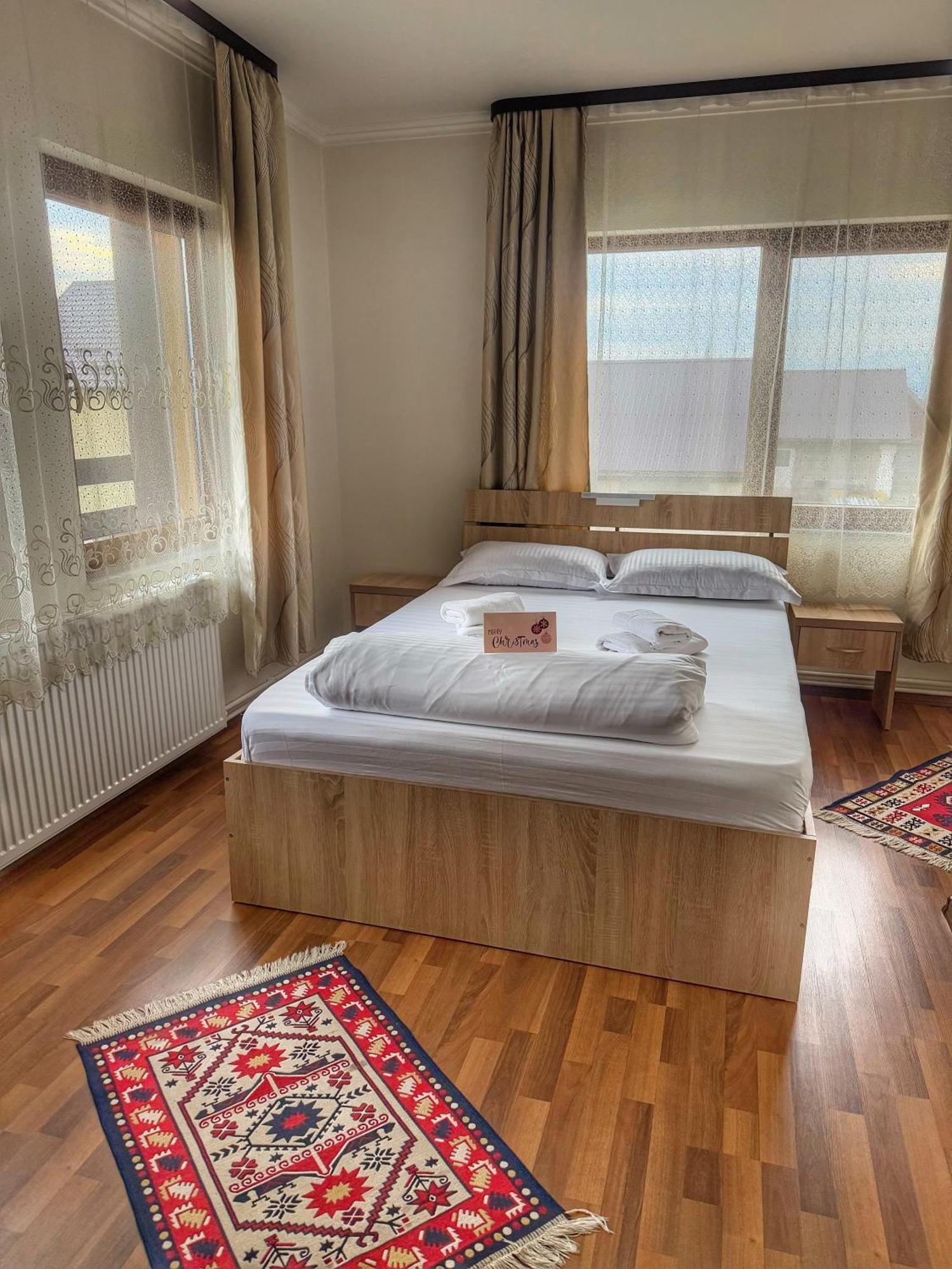 Casa Vadeanu Hotell Sighetu Marmaţiei Exteriör bild