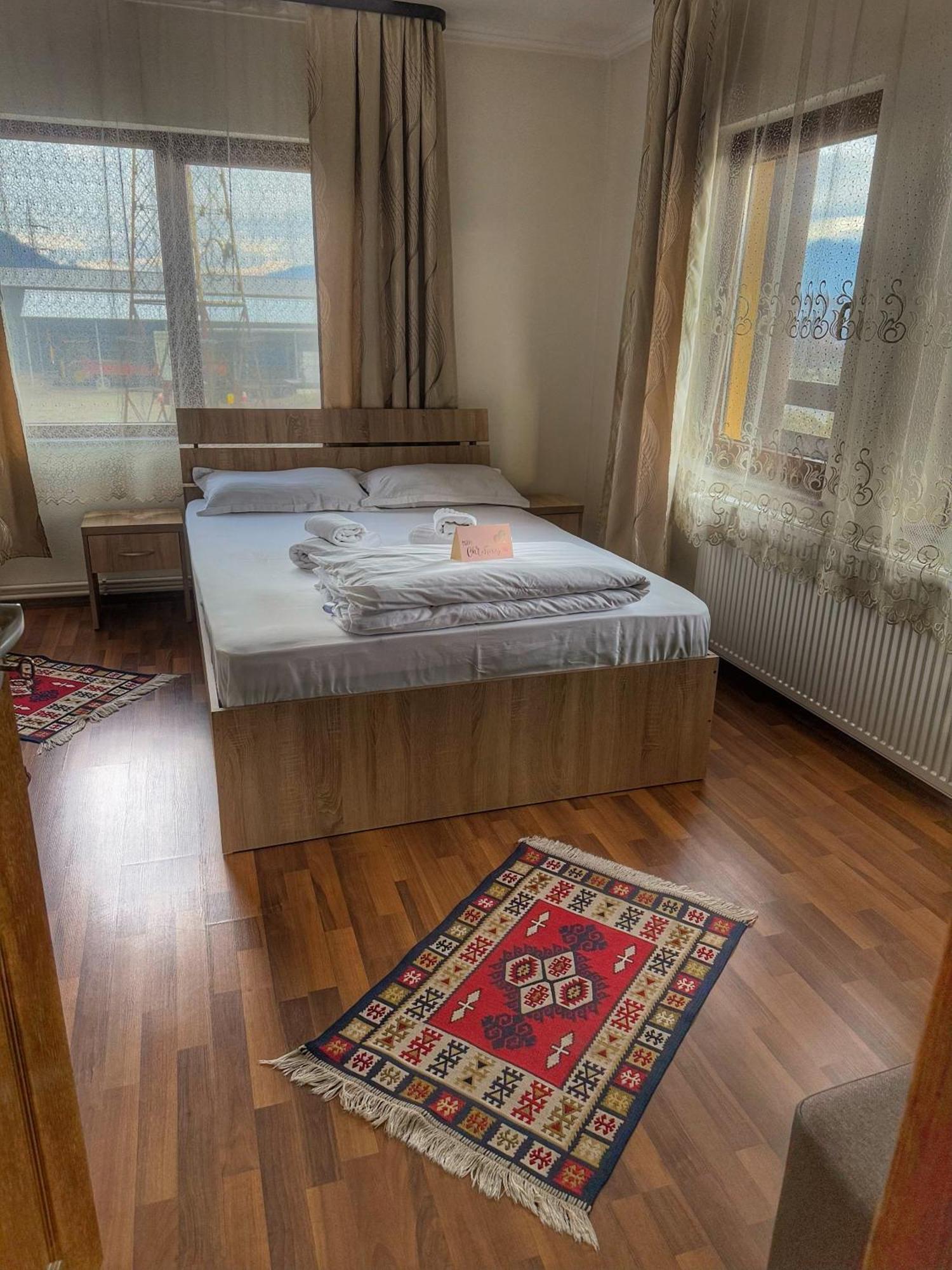 Casa Vadeanu Hotell Sighetu Marmaţiei Exteriör bild